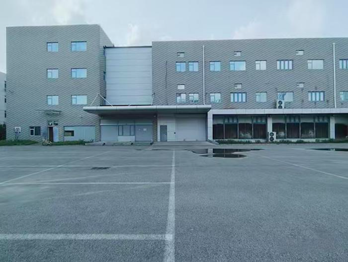 北京亦庄经海三路 高层高库房+精装办公楼整层出租，带货梯，适合生物医药